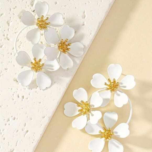 White & Gold Flowers Round Floral Earrings - Picture 2 of 4